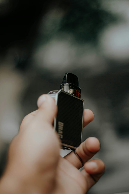 Electronic Eigarette Black VooPoo Dragon Nanon 2 in a Hand